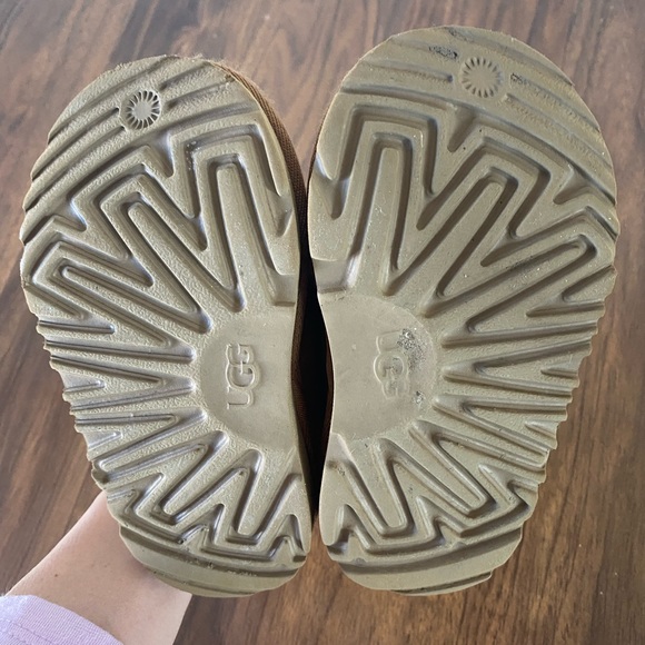 UGG Kids boots (size 7) - Picture 8 of 9